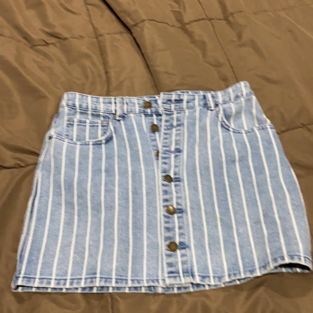 Billabong button up skirt.